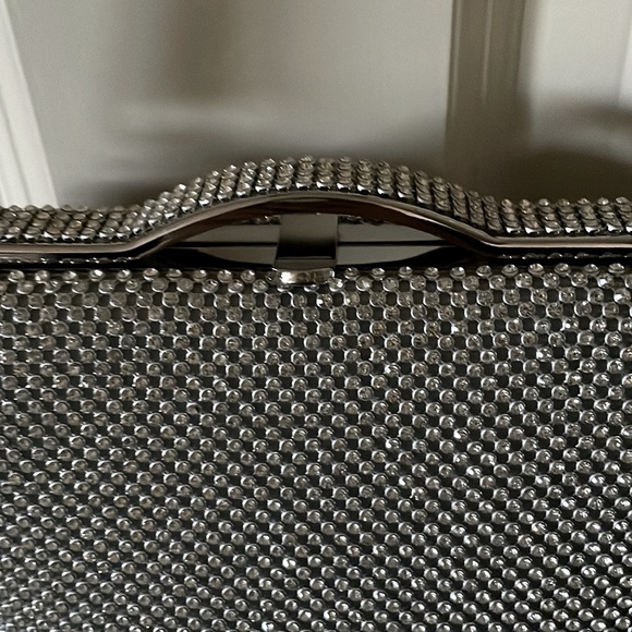 A Silver Sequin Clutch! - Picture 2 of 6